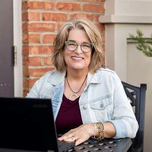 Meet your Posher, Dana